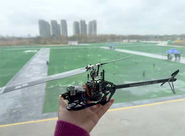 小型无人直升机.jpg